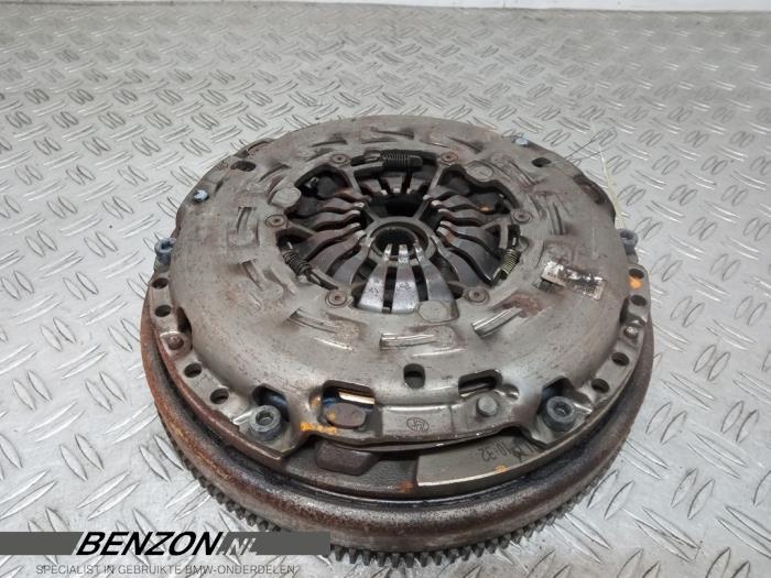 Gebrauchte Doppelte Masse Schwungrad BMW 2 serie Active Tourer (F45) 218d 2.0 TwinPower Turbo 16V Preis auf Anfrage angeboten von Benzon Autodemontage