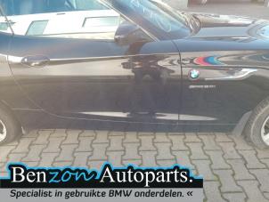Usados Faldón lateral derecha BMW Z4 Roadster (E89) sDrive 20i 2.0 16V Precio € 90,75 IVA incluido ofrecido por Benzon Autodemontage