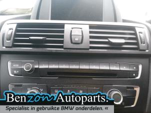 Używane Panel obslugi radia BMW 1 serie (F20) 116i 1.6 16V Cena € 60,50 Z VAT oferowane przez Benzon Autodemontage