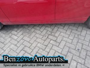 Usados Faldón lateral izquierda BMW 1 serie (F20) 116i 1.6 16V Precio € 60,50 IVA incluido ofrecido por Benzon Autodemontage