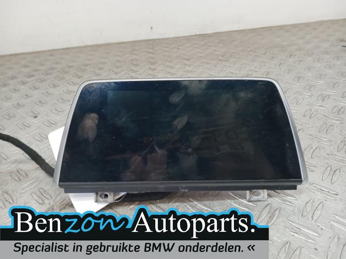 Controlador de pantalla multimedia de un BMW X1 (F48) sDrive 18d 2.0 16V 2017