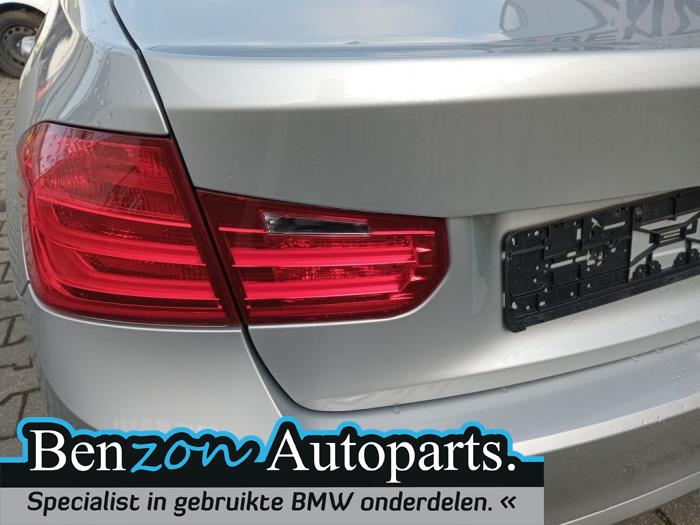 Feu arrière gauche d'un BMW 3 serie (F30) 320i xDrive 2.0 16V 2014