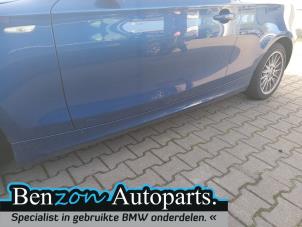 Usados Faldón lateral izquierda BMW 1 serie (E81) 118i 16V Precio € 60,50 IVA incluido ofrecido por Benzon Autodemontage