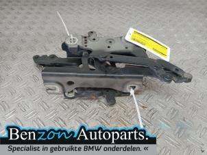 Used Bonnet Hinge BMW 3 serie Touring (F31) 318d xDrive 2.0 16V Price € 60,50 Inclusive VAT offered by Benzon Autodemontage