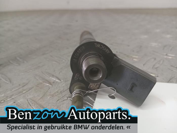 Injector (diesel) from a BMW 5-Serie 2013