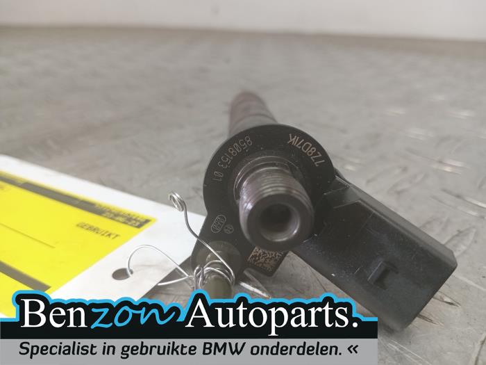 Injector (diesel) from a BMW 5-Serie 2013