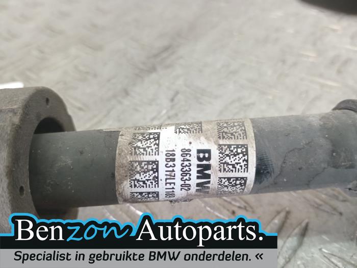 Arbre de transmission avant gauche d'un BMW 2 serie Gran Tourer (F46) 218i 1.5 TwinPower Turbo 12V 2018