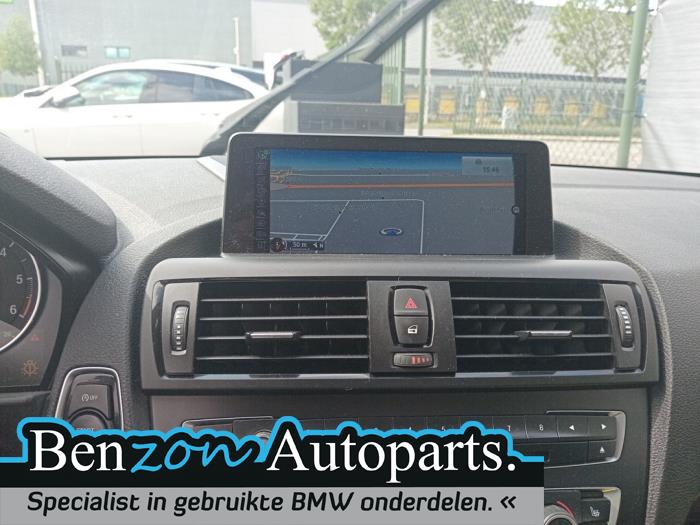Navigation set from a BMW 2 serie (F22) 218d 2.0 16V 2014
