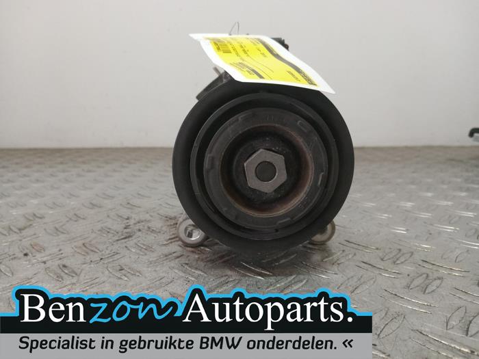 Air conditioning pump from a BMW 3 serie (F30) 320d xDrive 2.0 16V 2014