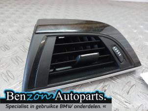 Usados Rejilla de aire de salpicadero BMW 2 serie (F22) 218d 2.0 16V Precio € 24,20 IVA incluido ofrecido por Benzon Autodemontage