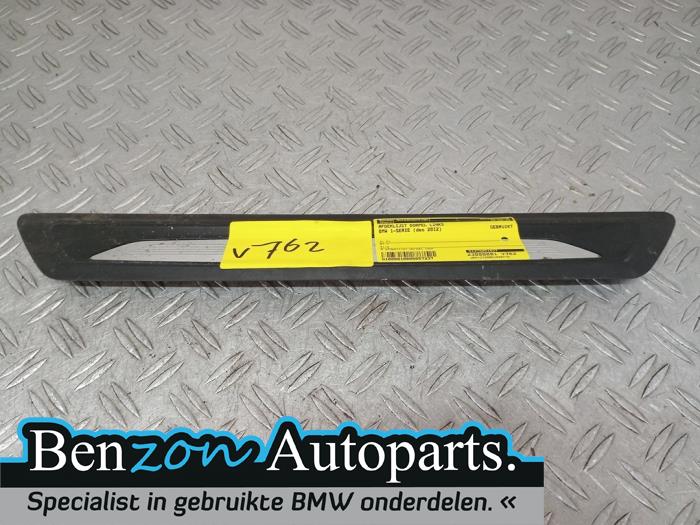 Door sill left from a BMW 1 serie (F20) 116d 2.0 16V 2012