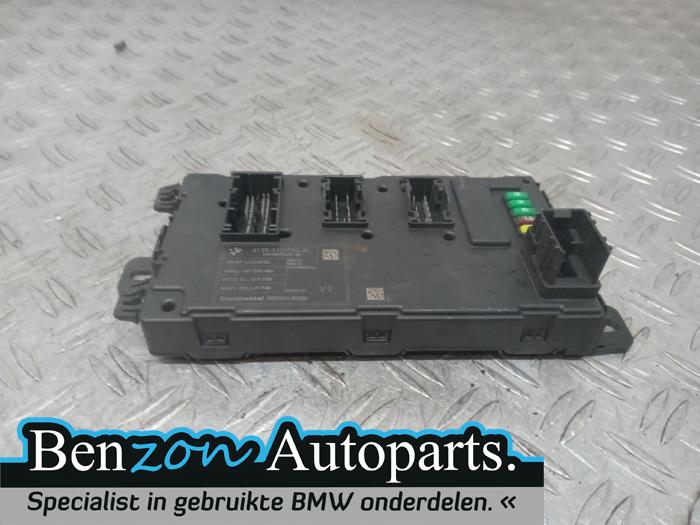 Central door locking module from a BMW 1 serie (F20) 116d 1.6 16V Efficient Dynamics 2013