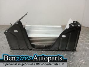 Used Radio amplifier BMW 5 serie Touring (F11) 520d 16V Price on request offered by Benzon Autodemontage