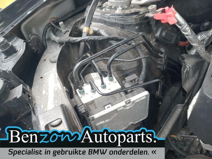 ABS pump from a BMW X3 (F25) xDrive 20i 2.0 16V Twin Power Turbo 2013