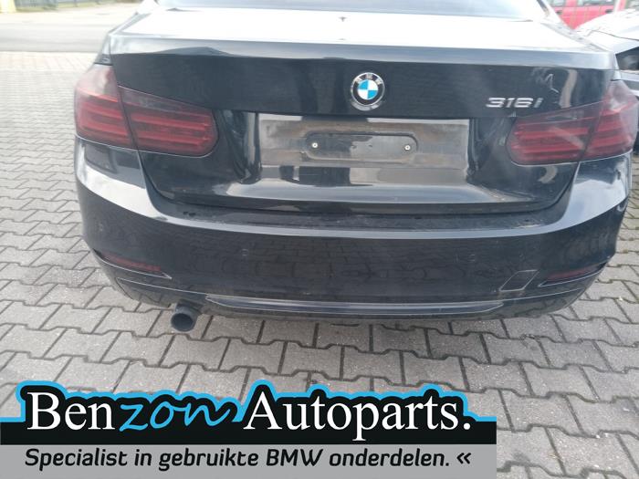 Parachoques trasero de un BMW 3 serie (F30) 316i 1.6 16V 2013