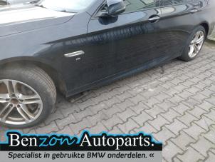 Used Side skirt, left BMW 5 serie (F10) 535d 24V Price € 151,25 Inclusive VAT offered by Benzon Autodemontage