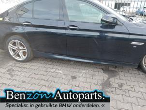 Usados Faldón lateral derecha BMW 5 serie (F10) 535d 24V Precio € 151,25 IVA incluido ofrecido por Benzon Autodemontage
