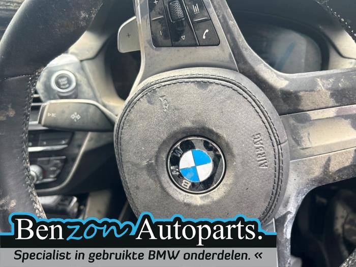 Left airbag (steering wheel) from a BMW X3 2021