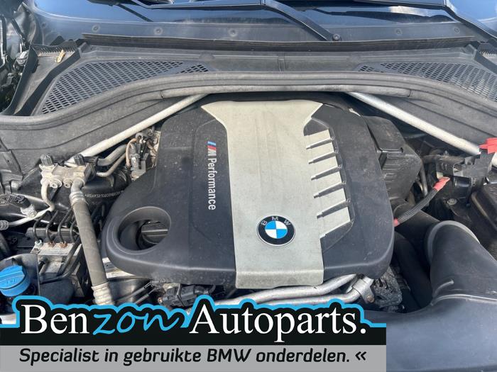 Motor van een BMW X5 (F15) M50d 3.0 24V 2014