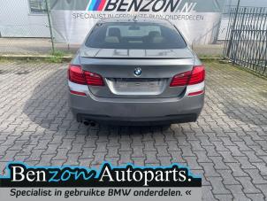 Usados Parachoques trasero BMW 5 serie (F10) 525d 24V Precio € 363,00 IVA incluido ofrecido por Benzon Autodemontage