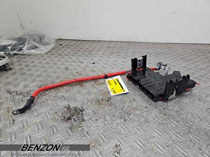Używane Biegun akumulator BMW X3 (F25) xDrive30d 24V Cena na żądanie oferowane przez Benzon Autodemontage