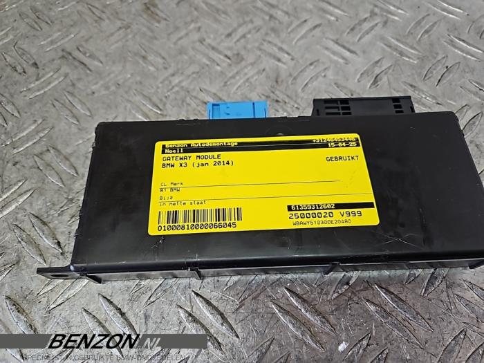 Używane Modul gateway BMW X3 (F25) xDrive30d 24V Cena € 90,75 Z VAT oferowane przez Benzon Autodemontage