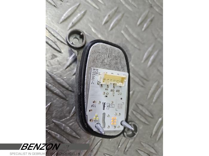 Używane Modułowy reflektor LED BMW 1 serie (F40) Cena na żądanie oferowane przez Benzon Autodemontage