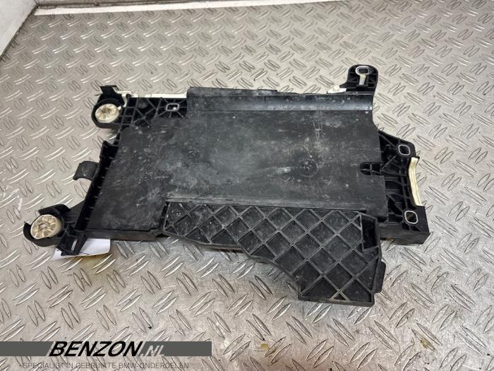 Begagnade Batterilock BMW 1 serie (F40) 116d 1.5 12V TwinPower Pris på förfrågan erbjuds av Benzon Autodemontage