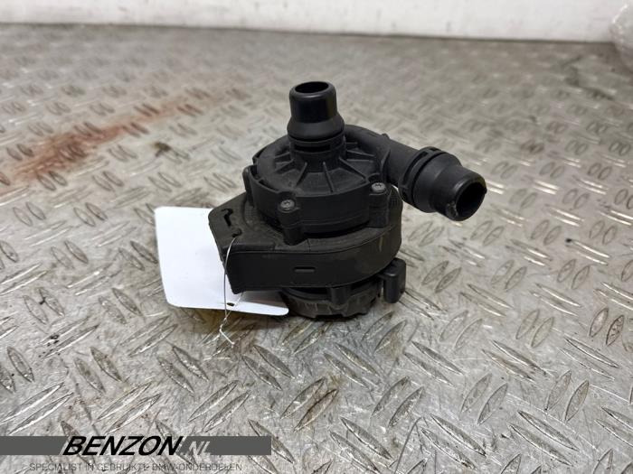 Begagnade Extra vattenpump BMW 2 serie Active Tourer (F45) 225xe iPerformance 1.5 TwinPower Turbo 12V Pris € 50,00 Marginaltabell erbjuds av Benzon Autodemontage