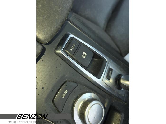 Usagé Commutateur frein à main BMW X6 (E71/72) xDrive50i 4.4 V8 32V Prix € 24,00 Règlement à la marge proposé par Benzon Autodemontage