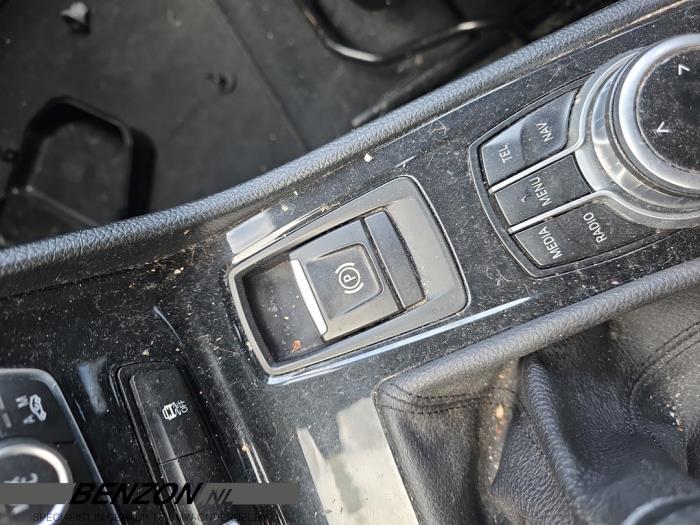 Gebrauchte Handbremse Schalter BMW 2 serie Active Tourer (F45) 216d 1.5 TwinPower Turbo 12V Preis auf Anfrage angeboten von Benzon Autodemontage