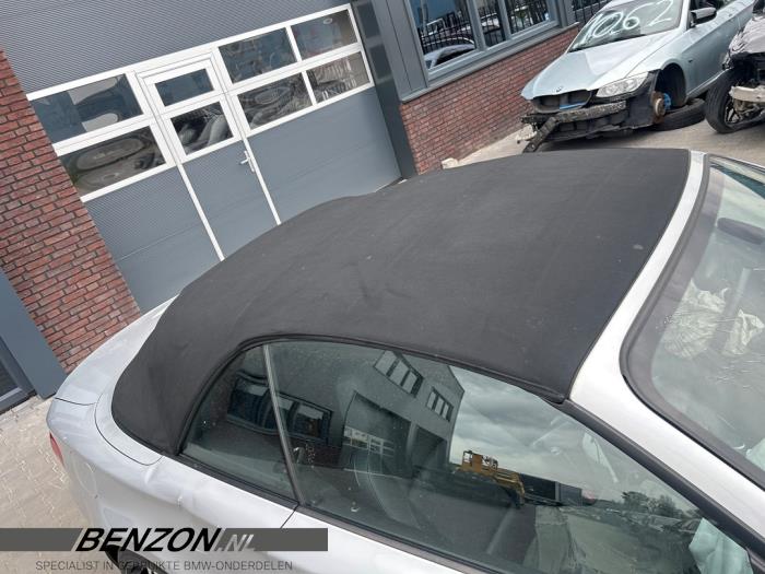 Używane Twardy dach cabrio BMW 1 serie (E88) 118i 16V Cena € 550,00 Procedura marży oferowane przez Benzon Autodemontage