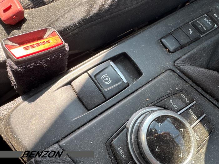Gebrauchte Handbremse Schalter BMW X1 (F48) sDrive 16d 1.5 12V TwinPower Preis € 50,00 Margenregelung angeboten von Benzon Autodemontage