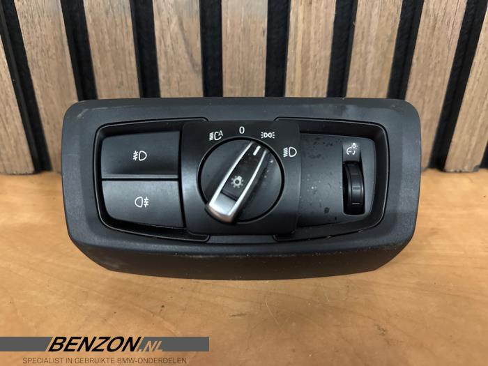 Używane Przelacznik swiatel BMW 2 serie Active Tourer (F45) 218d 2.0 TwinPower Turbo 16V Cena € 19,99 Procedura marży oferowane przez Benzon Autodemontage