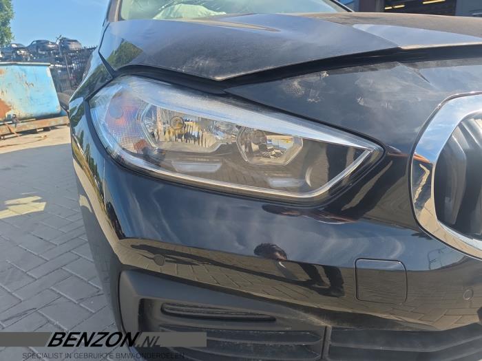 Używane Reflektor prawy BMW 1 serie (F40) 118i 1.5 TwinPower 12V Cena € 220,00 Procedura marży oferowane przez Benzon Autodemontage