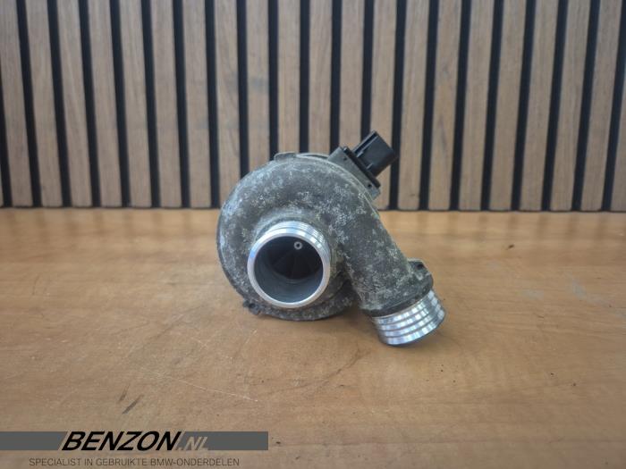 Pompe à eau d'un BMW X5 (F15) xDrive 40e 2.0 2015