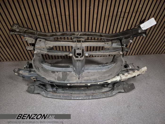 Begagnade Front BMW 3 serie (E93) 330d 24V Pris € 149,99 Marginaltabell erbjuds av Benzon Autodemontage