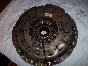 Used Pressure plate BMW 323 Price on request offered by Benzon Autodemontage