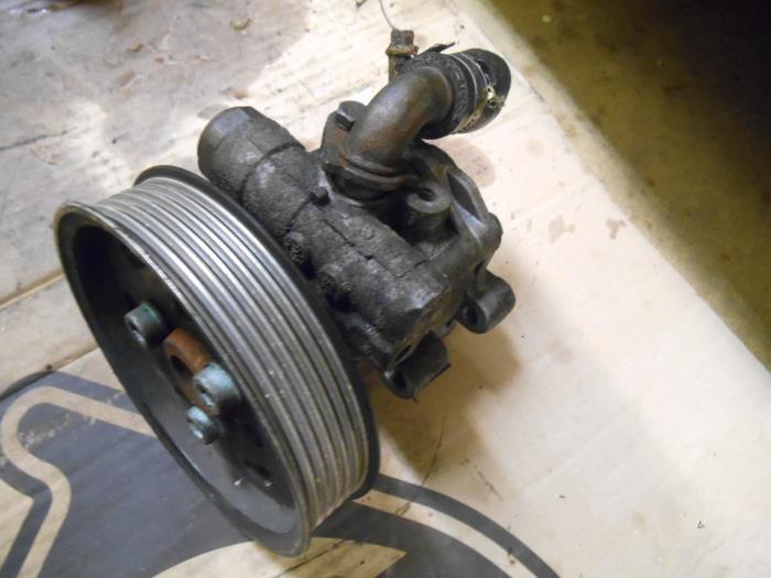 Power steering pump from a Seat Alhambra 2009