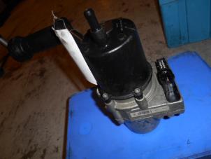 Used Power steering pump Peugeot 307 Price on request offered by Benzon Autodemontage