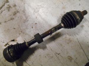Used Front drive shaft, left Volkswagen Passat Price on request offered by Benzon Autodemontage