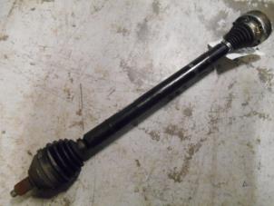 Used Front drive shaft, right Audi A1 Price on request offered by Benzon Autodemontage