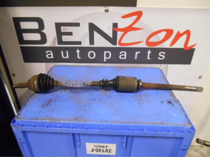 Front drive shaft, right from a Renault Trafic 2005