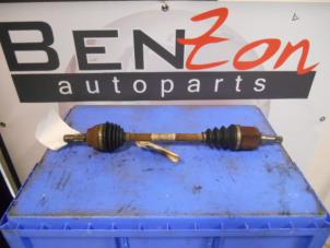Usados Eje de transmisión izquierda delante Peugeot 207 Precio de solicitud ofrecido por Benzon Autodemontage