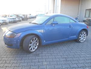 Used Side skirt, left Audi TT Price on request offered by Benzon Autodemontage