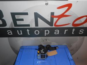 Used Seatbelt tensioner, right Mercedes Vito Price on request offered by Benzon Autodemontage