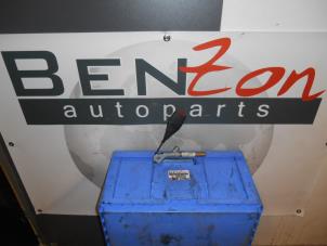 Używane Napinacz pasa bezpieczenstwa lewy Renault Trafic Cena na żądanie oferowane przez Benzon Autodemontage