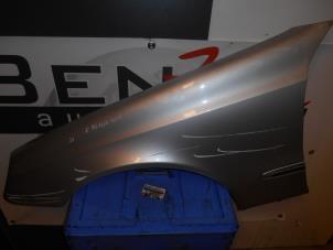 Used Front wing, left Mercedes E-Klasse Price on request offered by Benzon Autodemontage