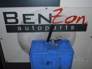 Used Seatbelt tensioner, right BMW 5-Serie Price on request offered by Benzon Autodemontage