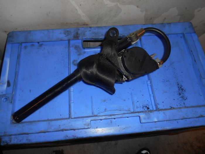 Seatbelt tensioner, left from a Volkswagen Sharan 2005